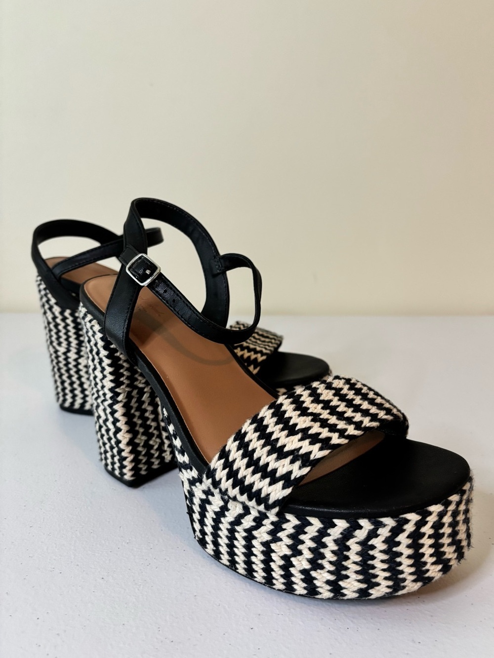 Universal Thread Black & White Woven Platform Sandals - Picture 2 of 9